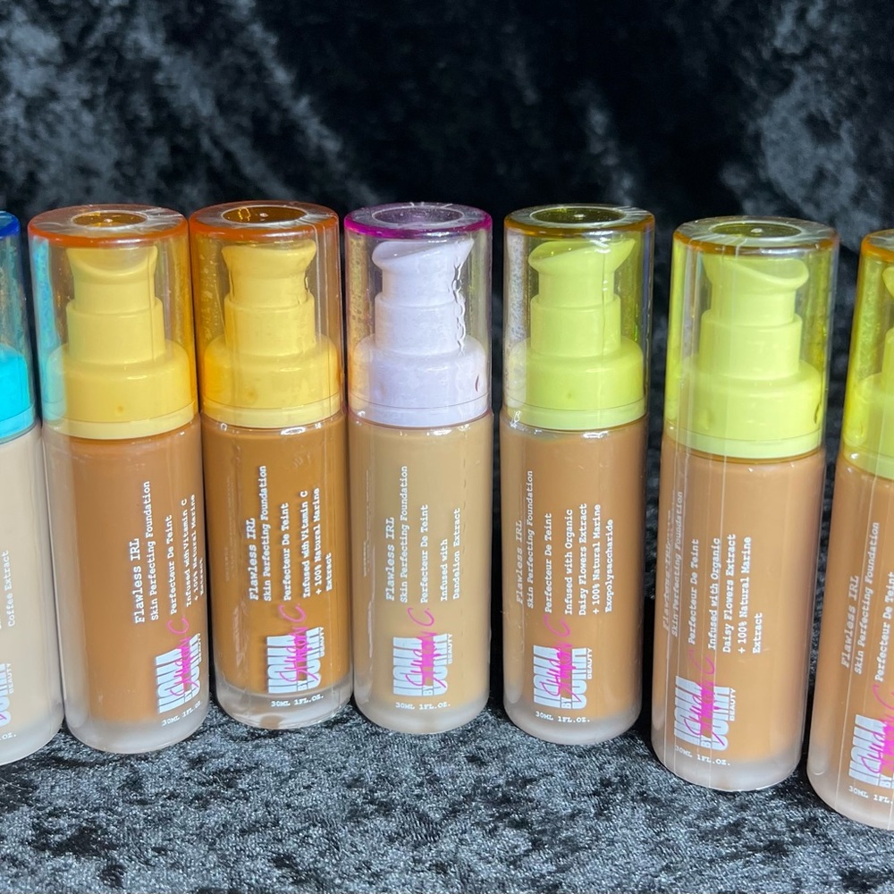 LotOf 7 Uoma by Sharon C Flawless IRL Skin Perfecting Foundation See Description